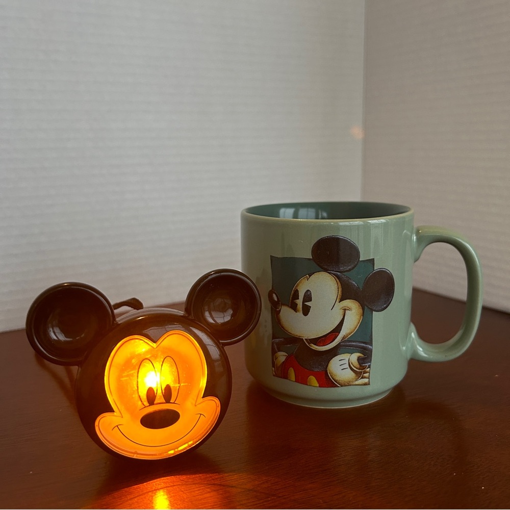 Mickey Mouse Bundle Flashlight and Mug